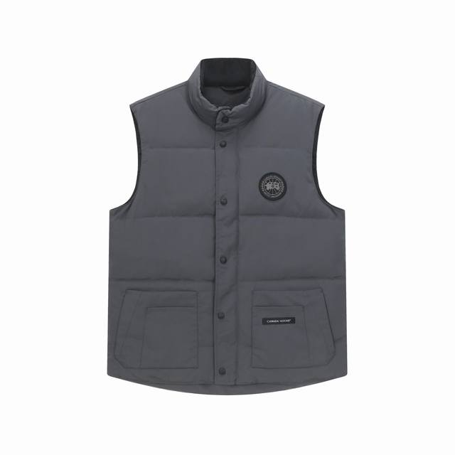 顶级实拍- 款号：Tt119 加拿大鹅一直是被公认为最保暖的羽绒服 各种各路Ins红人、网红、明星也时常穿他街拍 每年都有做Canada Goose 却依旧无法