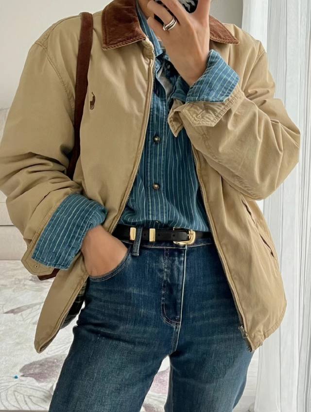 控 Ralph Lauren拉夫劳伦中古夹克外套 这件Ralph Lauren中古夹克外套秋冬季节使用率简直不要太高，灯芯绒领就很美式复古内搭牛仔衬衫就是去年很