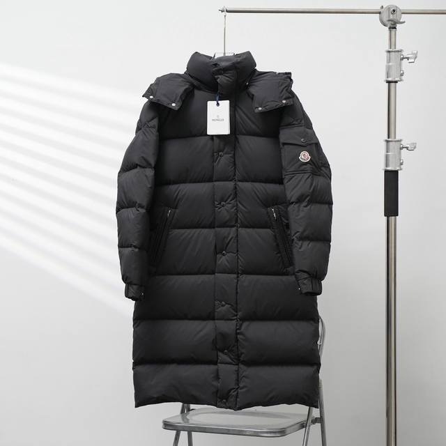 款号：Tt126 爆款来袭 认准代购级别 男女同款 Hanovcrtan雾面长玛雅 长款羽绒服 可拆帽 Size：0、1、2、3、4 码 该款长款派克羽绒采用