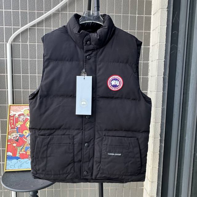 顶级实拍- 款号：Tt119 加拿大鹅一直是被公认为最保暖的羽绒服 各种各路Ins红人、网红、明星也时常穿他街拍 每年都有做Canada Goose 却依旧无法