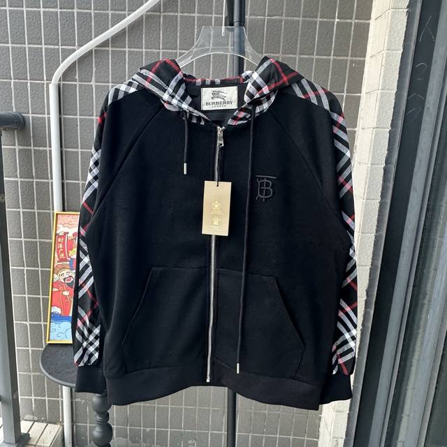 款号：Tt115 Bbr 巴宝*莉刺绣Logo拼接格纹拉链连帽卫衣外套 外套，简单的拼接设计，永久不过时。时髦大气好看，可盐可甜可飒，招架不住的一款休闲外套，男