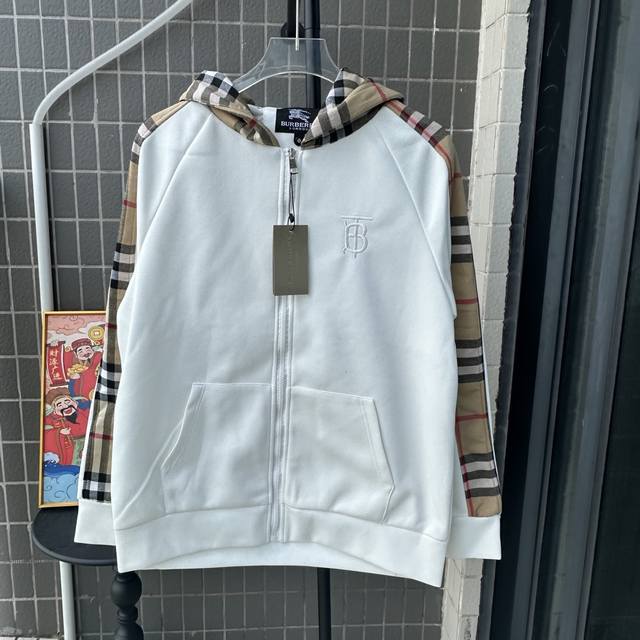 款号：Tt115 Bbr 巴宝*莉刺绣Logo拼接格纹拉链连帽卫衣外套 外套，简单的拼接设计，永久不过时。时髦大气好看，可盐可甜可飒，招架不住的一款休闲外套，男