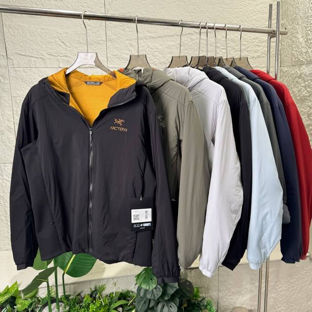 阿童木八色男款 Arcteryx 始祖鸟 Atom Atom系列情侣款 Hoody Logo刺绣图案户外防水防风保暖连帽棉服 男女款 贵有贵的道理,布料超级舒服 阿童木八色男款 Arcteryx 始祖鸟 Atom Atom系列情侣款 Hoody Logo刺绣图案户外防水防风保暖连帽棉服 男女款 贵有贵的道理,布料超级舒服