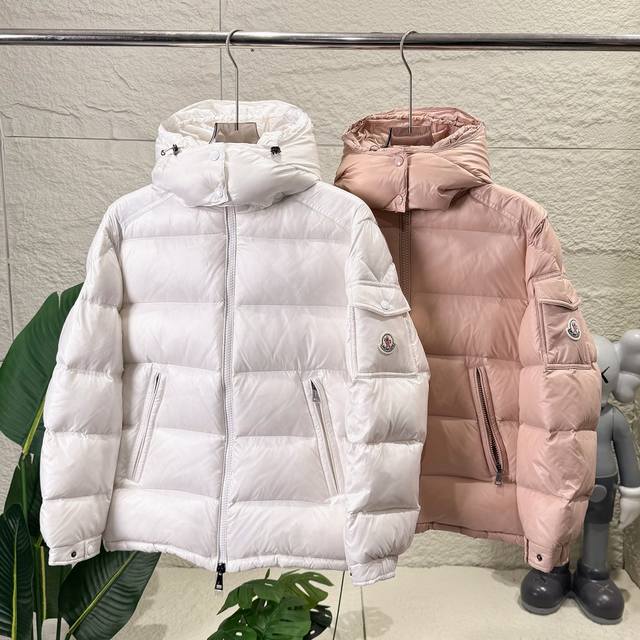 代购级 Moncler Maire蒙口女款玛雅短款羽绒服女生时尚穿搭面包服加厚保暖外套 演绎玛雅经典 面料：科技尼龙亮漆面 客面料 高度蓬松超标90绒填充 Ma