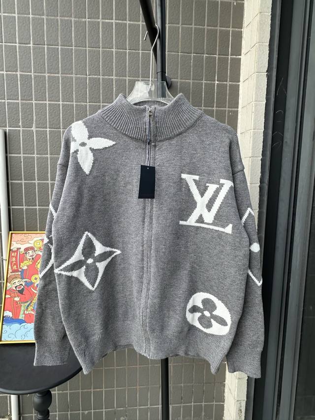 款号：Tt102 驴家2025新款大号老花Logo拉链情侣款圆领毛衣 高版本顶级品质 羊毛纯棉混纺材质 蛋白质纤维 蓬松而有空气 有弹性 质感舒适亲肤不扎身 细