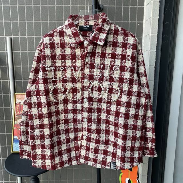 款号: Tt99 Goodbrand新款珍珠字母小香风情侣款休闲衬衫外套上衣 1定制小香风格纹面料，全套定制高端珍珠，对位拼接，重工高精密刺绣工艺，内里防扎身衬
