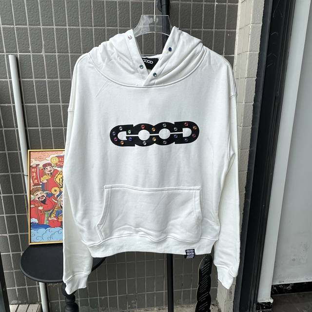 款号: Tt97 Good新款彩虹宝石经典Logo字母连帽卫衣休闲款卫衣上衣 1面料采用活性黑500克大毛圈面料，非常优质厚实舒服的一款面料，坯布预缩水工艺，穿