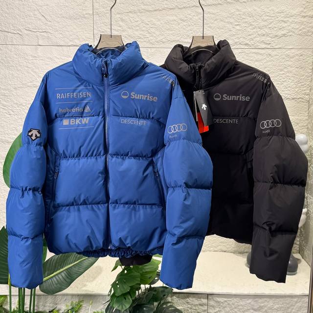 Descente 迪桑特男女加厚保暖羽绒服 Ski Style系列 鹅绒立领短款羽绒服 情侣款反光印花烫印立领棉袄 采用15D尼龙0.25隐格面料 面料具有强大