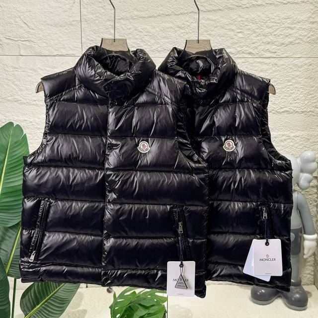 Nfc官网版本 Moncler 蒙口男女羽绒马甲情侣款立领排扣拉链外套保暖防风背心 Moncler Ania羽绒马甲，黑色亮面防撕裂面料+高品质鹅绒填充，保暖力