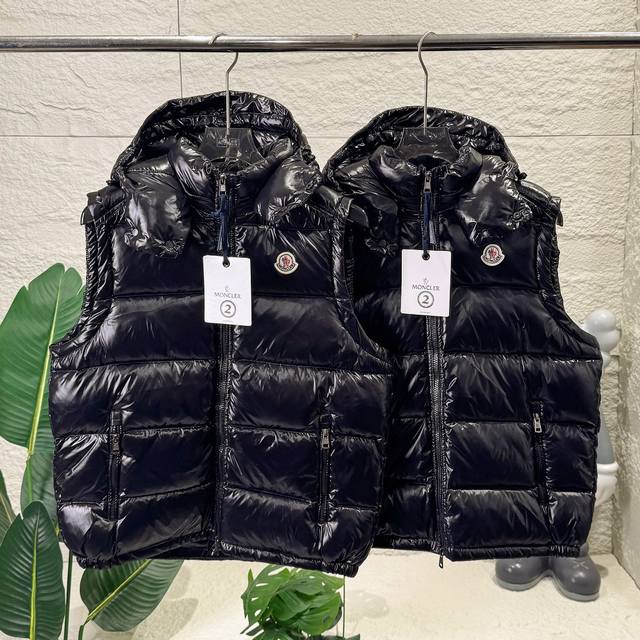 Nfc官网版本 Moncler 蒙口男女羽绒马甲情侣款连帽外套保暖防风背心可拆卸帽子 Moncler Ania羽绒马甲，黑色亮面防撕裂面料+高品质鹅绒填充，保暖