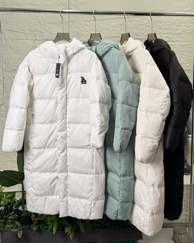 Mlb Ny专柜同步男女长款连帽后背Ny大标羽绒服情侣 后背大标镂空 长款连帽羽绒服 Mlb专柜男女情侣同款长款羽绒服带有港风的外套款独特的纯色系展现出超强的气