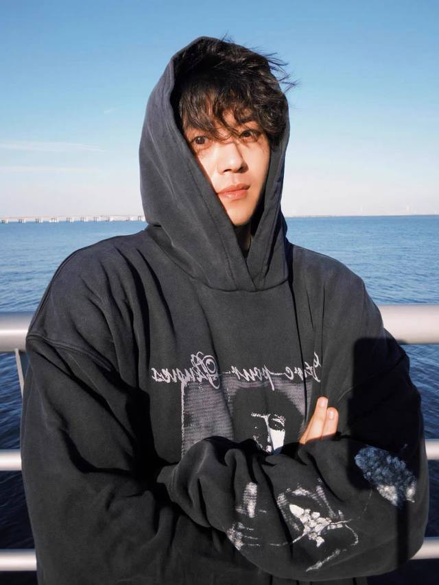 款号E50 实拍图 Enfants Riches Deprimes 人像画框帽衫 忧郁的富二代新款 Bts Nba球星 超多明星上身 Erd洗水做旧帽衫 手工龟