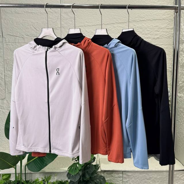 On昂跑Climate Zip Hoodie男女款拉链跑步薄款外套，情侣款运动上衣 采用编织面料，搭配多维表面结构，位于肘部和背部的省道设计，让这款Climat
