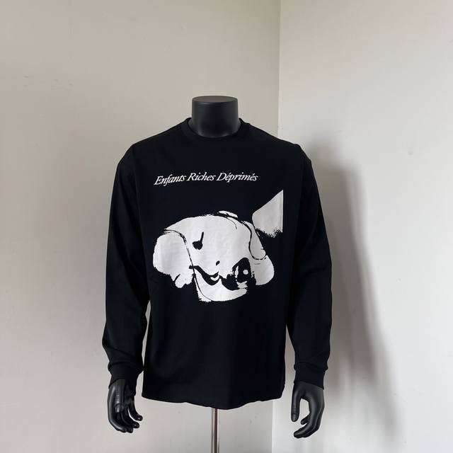 款号820 实拍 今年穿富二代一定会暴富 Enfants Riches Deprimes 忧郁的富二代标语嗑药女孩长袖 下摆卷边设计 面料采用定织260G32支