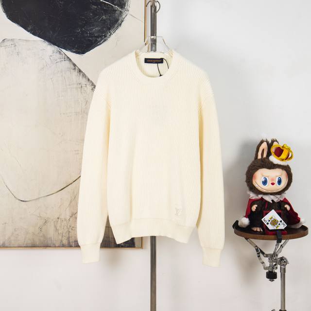 Zp版本［独家供应］ Louis Vuitton 刺绣标识针织套头衫 面料：采用30%羊毛，20%羊绒，50%棉。混纺毛纱。该款毛料织出成品版型偏为立体，整体效