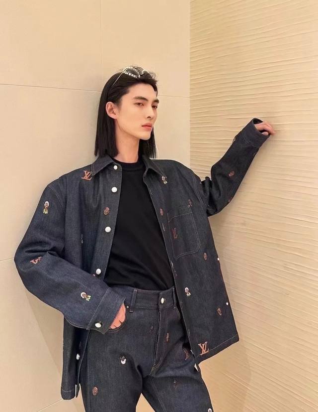 特价 库存：S 3 路易威登 1V 25Ss Henry Taylor肖像满绣丹宁牛仔外套 轻奢主义 男女日常通勤穿搭必备单品 正确版本 欢迎对比 详细特征 定