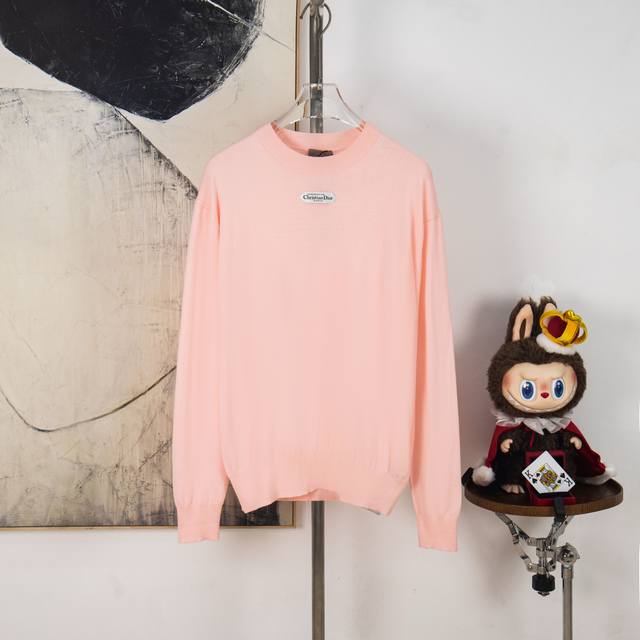 Zp版本［独家供应］ Dior 领口织物标识针织打底衫 面料：采用100棉羊毛毛料，原版定染色。整件轻薄透气，同时又带有一定的保暖效果。 工艺：工艺洗水-高温烘
