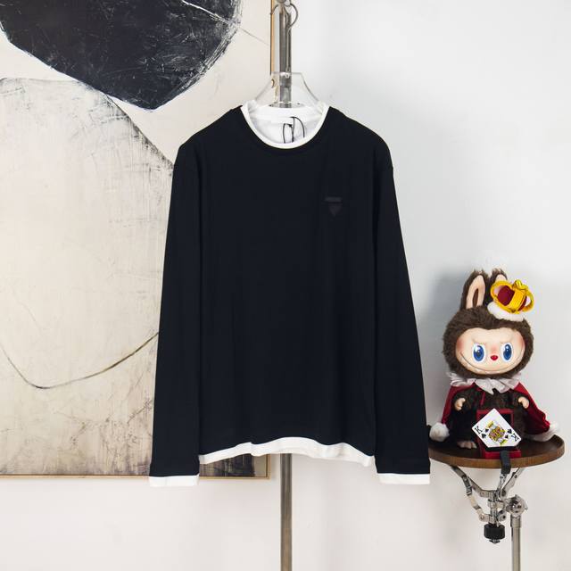 Zp版本［独家供应］ Prada 织物布标假两件打底长袖 面料：采用50支双股，螺纹搭配1*1索罗娜。 工艺：激光切割布标，每一个尺寸都按原版比例1：1还原。双