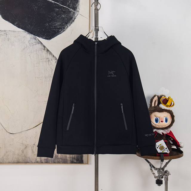 Zp版本［独家供应］ 始祖鸟家2025新款压胶Logo情侣款外套 百分百订制太空棉面料 防风抗寒透气性极好 舒适百搭的一款外套 时尚百搭 网红同款 匠心款 简约