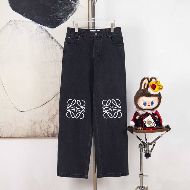Zp版本［独家供应］ Loewe 罗意威激光烧花贴布牛仔裤 面料：采用7*7斜纹12盎山东牛仔布，成衣洗水后克重为420克。该款面料上身不刺挠不闷热既使是夏日穿