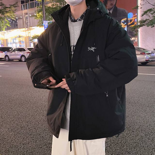 Arc'teryx 始祖鸟限定羽绒棉服登山服，工装连帽棉衣，男女同款，独家爆款，冬季衣橱必备的一款人气棉衣， 上身超级好看！ 纯天然手塞羽绒棉填充，每个部分充棉