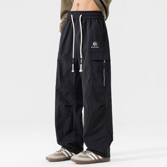 Kailas 凯乐石 海外专柜机能休闲裤，男女同款伞兵裤，防水冲锋裤，小红书主播推荐卫裤，上身质感满满，版型立体，完美修饰腿型，可随意日常搭配，不费劲就能穿出你