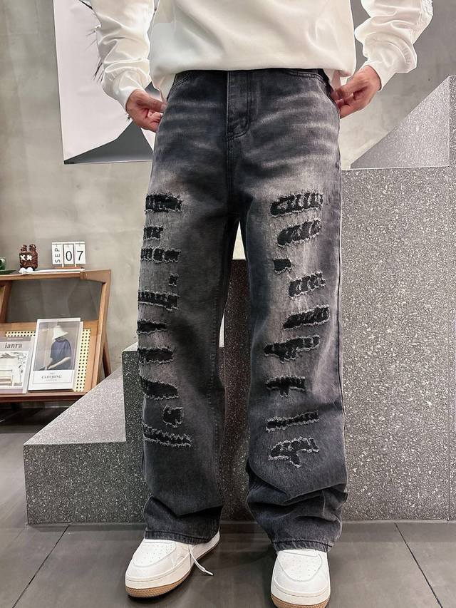 裤子 克罗心限定手工磨破 拼皮洗水牛仔裤 迈阿密限定牛仔裤,整件的十字皮是由手工去车的_区别刺绣版本,重磅的一款面料 厚度适中且有质感,中古金属银标装饰,牛仔埋 裤子 克罗心限定手工磨破 拼皮洗水牛仔裤 迈阿密限定牛仔裤,整件的十字皮是由手工去车的_区别刺绣版本,重磅的一款面料 厚度适中且有质感,中古金属银标装饰,牛仔埋