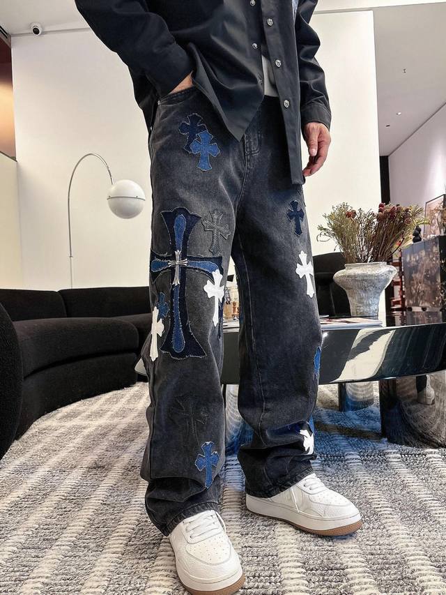 裤子 克罗心限定手工磨破 拼皮洗水牛仔裤 迈阿密限定牛仔裤，整件的十字皮是由手工去车的_区别刺绣版本，重磅的一款面料 厚度适中且有质感，中古金属银标装饰，牛仔埋