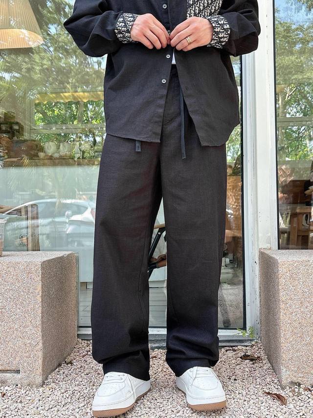 裤子 D家 老钱风 棉麻衬衫 具有透气、吸湿、环保等特点，上身 舒适 气质拉满，男女同款。 颜色:黑色 白色 码数: M~3Xl 款号:3762