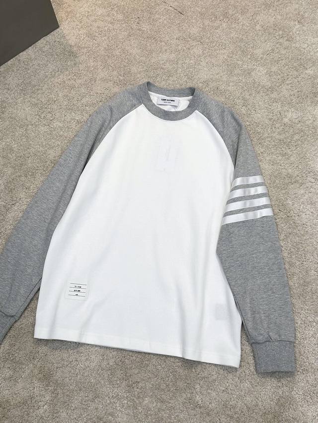 衣服 Tb*套装最新有致系列,简约大气的设计气质感爆棚,潮男潮女们必备单品! 采用客供独家进口定制面料,面料表面非常有质感显而易见,顶级洗水工艺,触感软糯滑腻亲  衣服 Tb*套装最新有致系列,简约大气的设计气质感爆棚,潮男潮女们必备单品! 采用客供独家进口定制面料,面料表面非常有质感显而易见,顶级洗水工艺,触感软糯滑腻亲