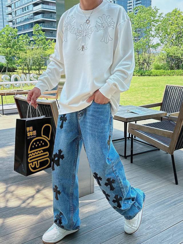 克罗心 新款首发专柜最新款长袖 高端订制 设计前卫时尚！品牌Logo重工艺设计刺绣。高端定制新疆棉 手感柔软.穿着舒适.专柜级别精致车线.做工精细.上身效果无敌