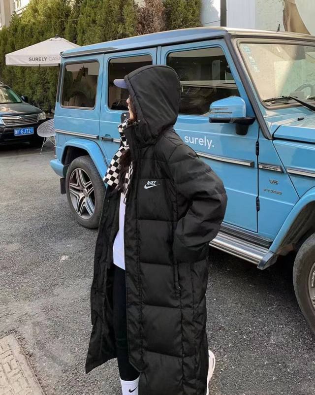2025Ss冬季新款耐克Nike专柜情侣款长款羽绒服情侣同款 超长过膝 一件过冬 宽松版型 胖瘦皆宜 -定制原版50D绒感记忆布 手感非常柔软 上身超级舒服，
