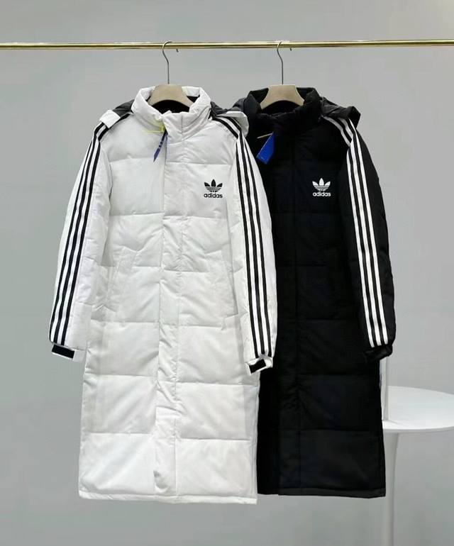 新款Adidas三叶草阿迪达斯专柜长款羽绒服，80%白鸭绒，20%羽毛， 年冬季Adidas阿迪达斯男女情侣款中长款连帽羽绒服，超级保暖效果贼好，今年冬天一定冷