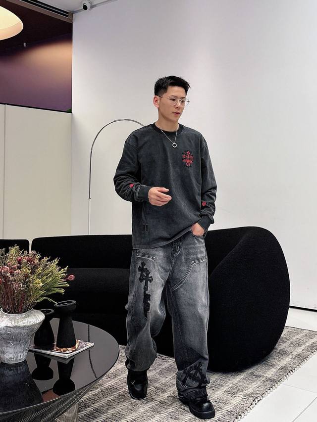 衣服 ,裤子 。Chrome Hearte 克罗心 Ch 新款 十字架马蹄克罗心梵文 立体贴布秀工艺,水洗磨破,纯棉面料,同缸定染特种加粗32支双股1X1螺纹。  衣服 ,裤子 。Chrome Hearte 克罗心 Ch 新款 十字架马蹄克罗心梵文 立体贴布秀工艺,水洗磨破,纯棉面料,同缸定染特种加粗32支双股1X1螺纹。