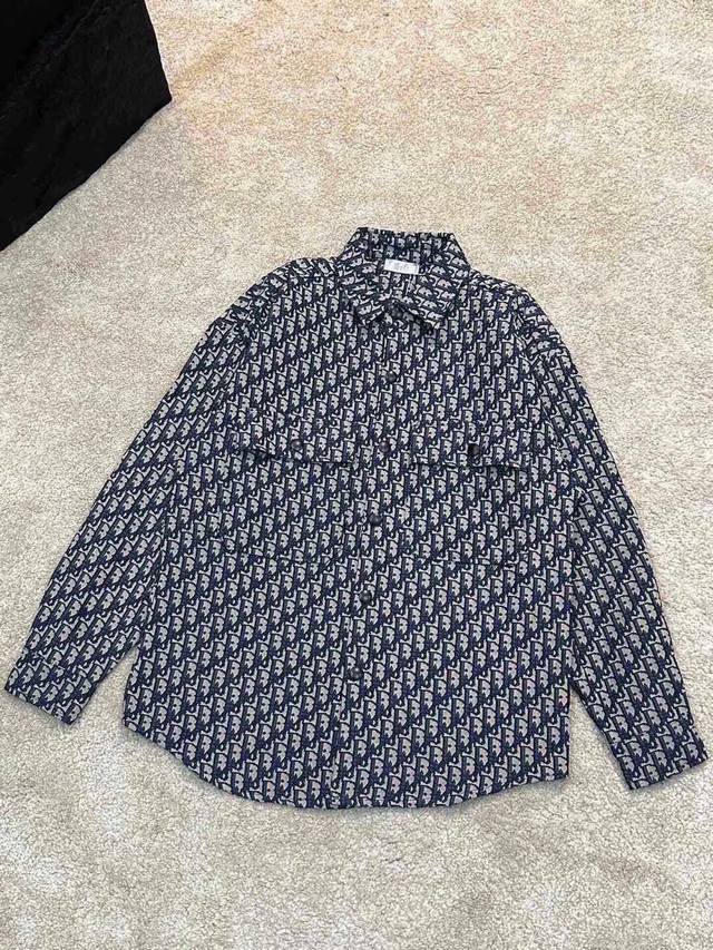 Dior Homme 迪奥 Amy Aw秋冬新品 Go 高级时尚感套装，超软提花面料。内里无结构单层 软糯亲肤 、独特剪裁板型 帅气值相当之高 有着让人过目不忘