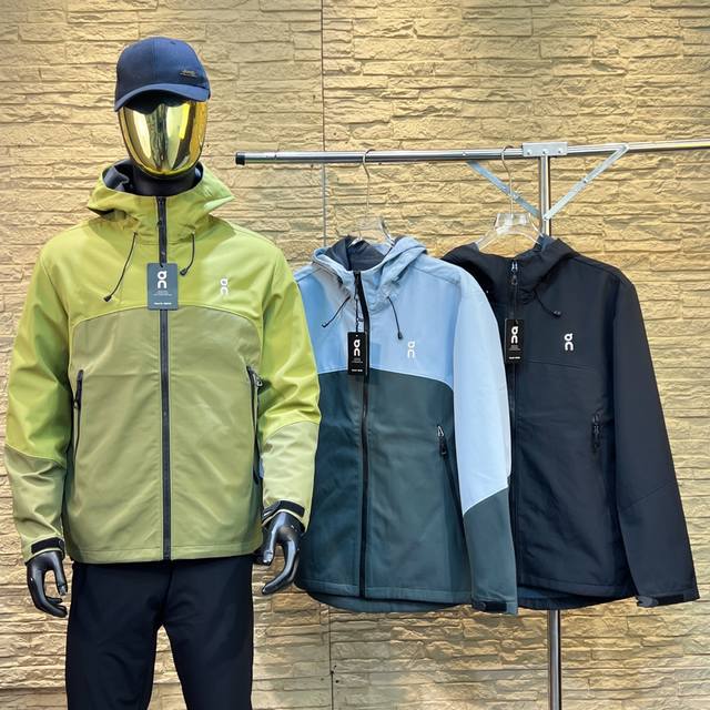 On 昂跑25Ss秋冬新款男士刺绣户外休闲三合一羽绒服冲锋衣!!一衣三穿! 这款不挑年龄段,上身太好看!真正的防水防风冲锋衣 暴雨级防水 有效阻挡风霜雨雪侵袭一  On 昂跑25Ss秋冬新款男士刺绣户外休闲三合一羽绒服冲锋衣!!一衣三穿! 这款不挑年龄段,上身太好看!真正的防水防风冲锋衣 暴雨级防水 有效阻挡风霜雨雪侵袭一