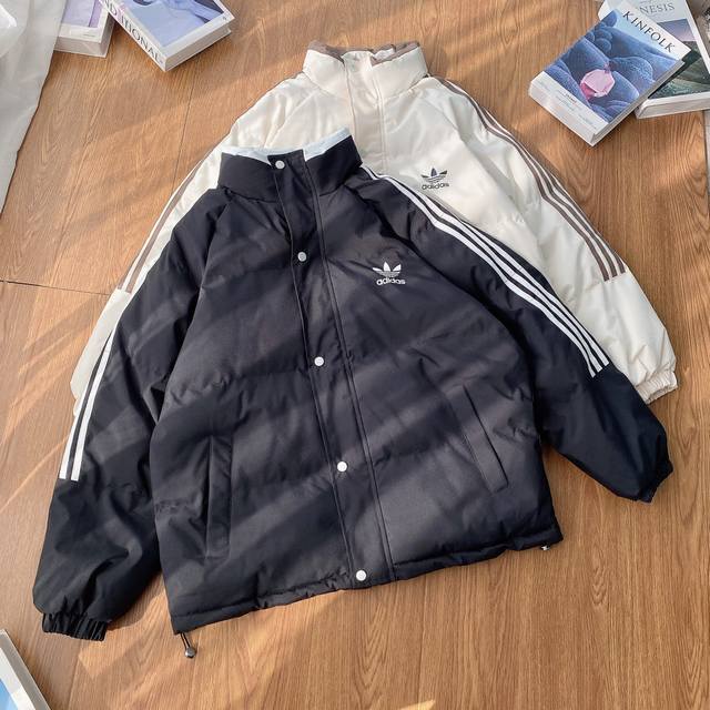 上新 Adidas 阿迪达斯三叶草经典三杠拼接立领加厚面包服棉服三色齐发 火爆冬季 Adidas阿迪新品情侣棉服，填充高弹高密度手塞棉，穿着版型超级好，上身特别