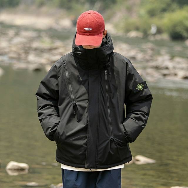 三合一内胆可拆卸 Stone Lsland石头岛24Fw防风防水多拉链袖标外套棉服三合一冲锋衣 户外可拆卸三合一冲锋衣夹克外套 ，区别世面通货！！品质保证。官网