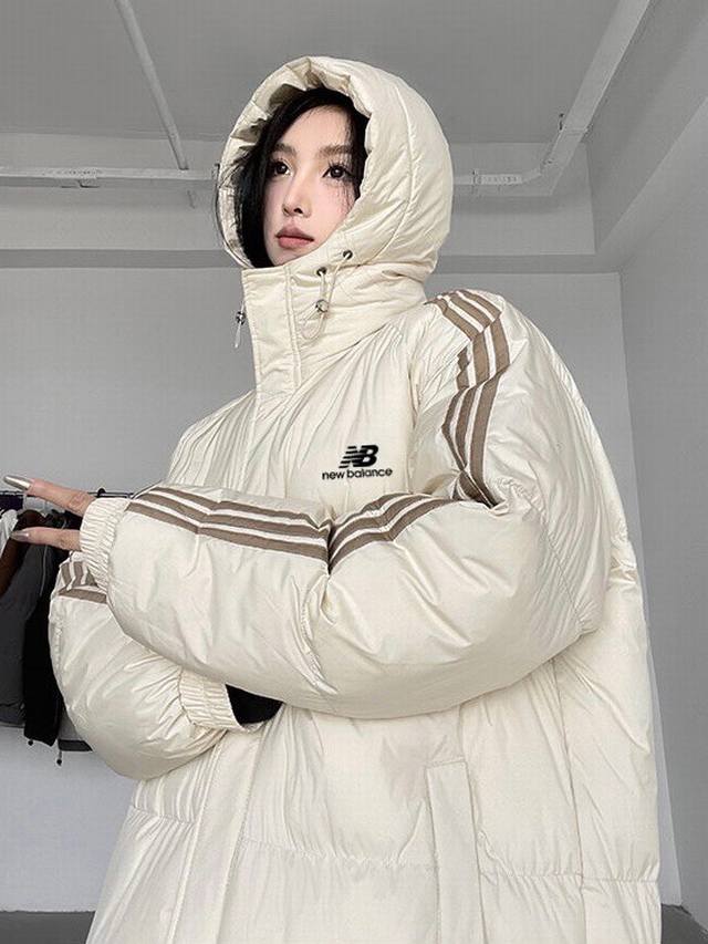 Nb新百伦新款加厚连帽羽绒棉服外套 内里采用高克重羽绒棉 超级保暖厚实 不臃肿 宽松版型 均可驾驭 胸前经典印花小Logo 时尚 大气 拼接设计 简约不失大方
