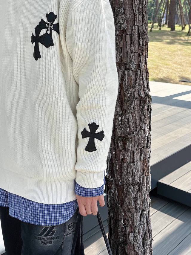 Ch克罗心、高端定制！粗针圆领拼皮毛衣，面料柔软舒适 没有任何扎肤感，版型宽松舒适又有型，穿着温暖且高级，品相可轻松碾压市面所有版本，实物到手绝对会让你爱不释手