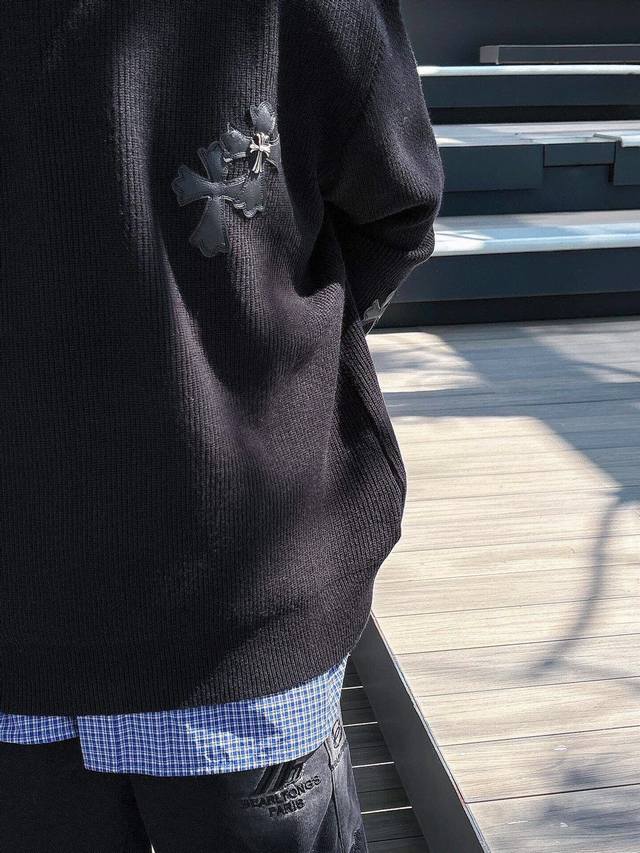 Ch克罗心、高端定制！粗针圆领拼皮毛衣，面料柔软舒适 没有任何扎肤感，版型宽松舒适又有型，穿着温暖且高级，品相可轻松碾压市面所有版本，实物到手绝对会让你爱不释手