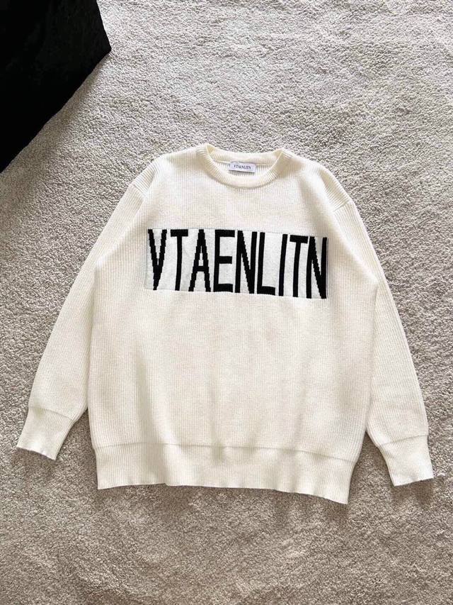 Vtaenlitn 高定款 Vtaenlitn 高定款华伦天奴秋冬 高级定制 都市风十足 经典简约大气针织毛衣；采用进口羊毛混纺面料 柔软细腻 随时随地都可以拿