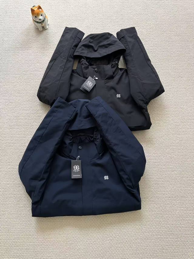 报单款号10294。 暴躁来袭!这个是真狠货! Kolon Sport 可隆 2级防泼水 防风 男女户外三合一冲锋衣羽绒服。 此款三合一羽绒服由一件防风雨硬壳冲  报单款号10294。 暴躁来袭!这个是真狠货! Kolon Sport 可隆 2级防泼水 防风 男女户外三合一冲锋衣羽绒服。 此款三合一羽绒服由一件防风雨硬壳冲