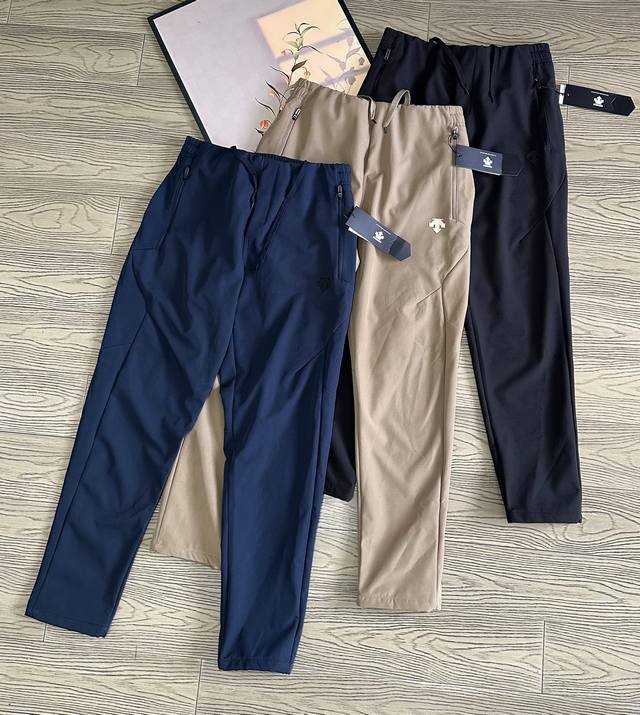 Descente迪桑特训练运动健身男士加绒运动户外长裤 Training系列运用Movement Mapping功能升级加绒面料 防风保暖性极佳 制成的运动户外