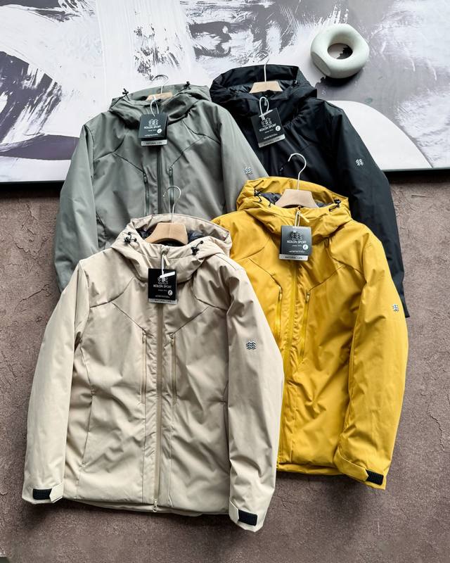 上新 可隆Kolon Sport 3L 防风保暖长袖羽绒棉连帽外套 在售价：3860 可隆2025柜子最新款男女情侣款连帽棉服！ 柜子买来开版，打板就24处，务