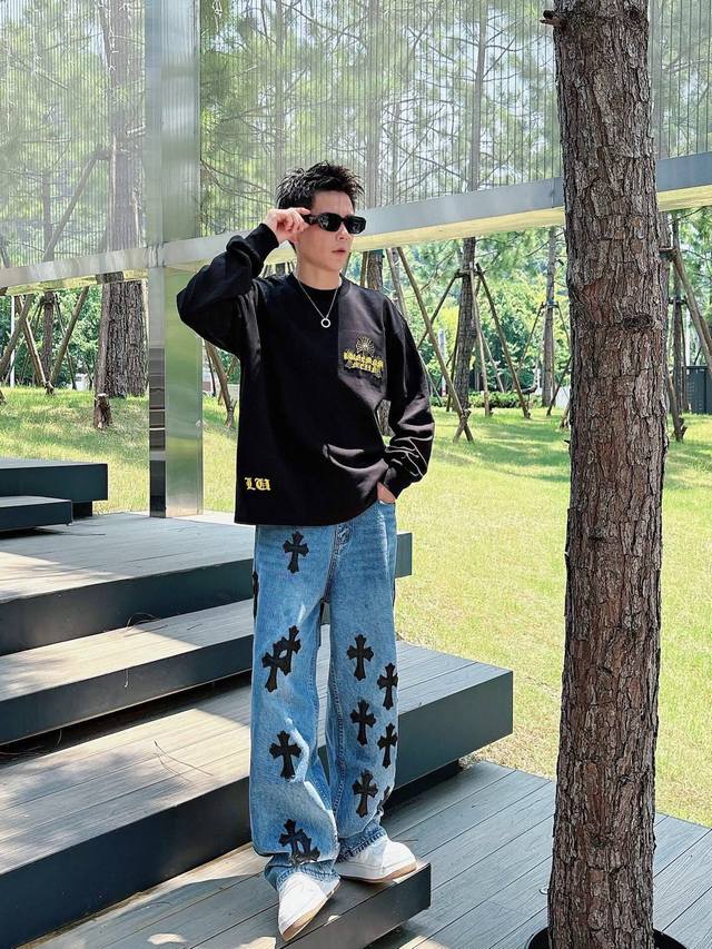 克罗心 新款首发专柜最新款长袖 高端订制 设计前卫时尚！品牌Logo重工艺设计刺绣。高端定制新疆棉 手感柔软.穿着舒适.专柜级别精致车线.做工精细.上身效果无敌