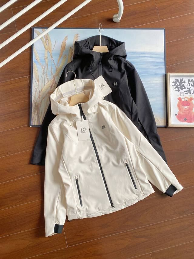 控 # 上新# 2025Kolon Sport可隆软壳外套女士加绒防泼水透湿耐磨轻量软壳外套冲锋衣， 山野从容，无惧天气变幻｜轻量软壳夹克 正品代工厂P剩余，防