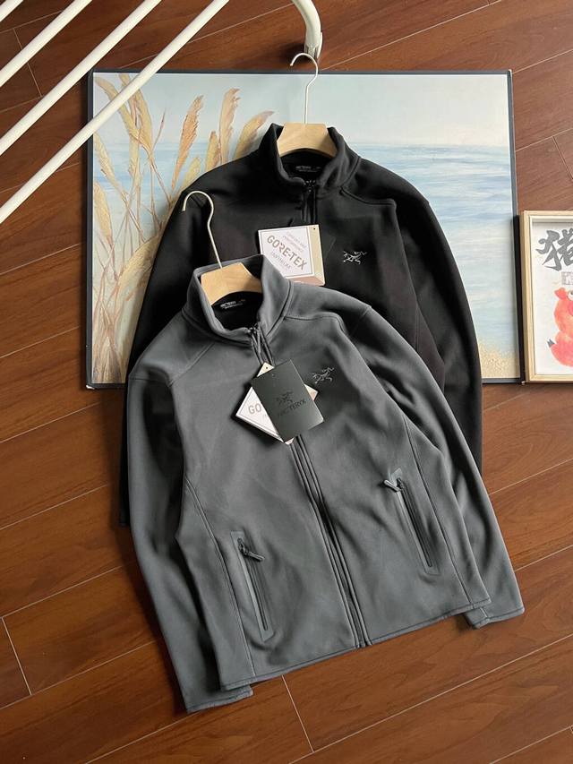 控 # 上新# 官网刺绣同款.始祖鸟Arc'teryx2025年秋冬新款男士休闲立领刺绣小标加绒加厚保暖外套! 高端货订制拉链.鸟家新品,强烈推荐自留,舒适度很  控 # 上新# 官网刺绣同款.始祖鸟Arc'teryx2025年秋冬新款男士休闲立领刺绣小标加绒加厚保暖外套! 高端货订制拉链.鸟家新品,强烈推荐自留,舒适度很