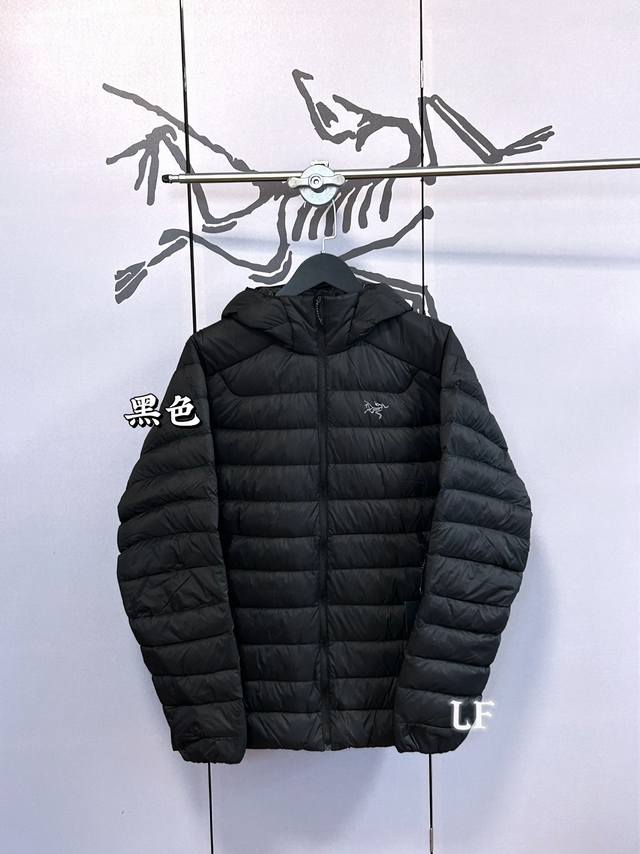 白鹅绒国标90！最高质量！ Arcteryx始祖鸟 Cerium 850蓬鹅绒纯色轻便防风保暖连帽羽绒服 连帽设计：头盔兼容式风帽，调节方便，提供出色的头部保护