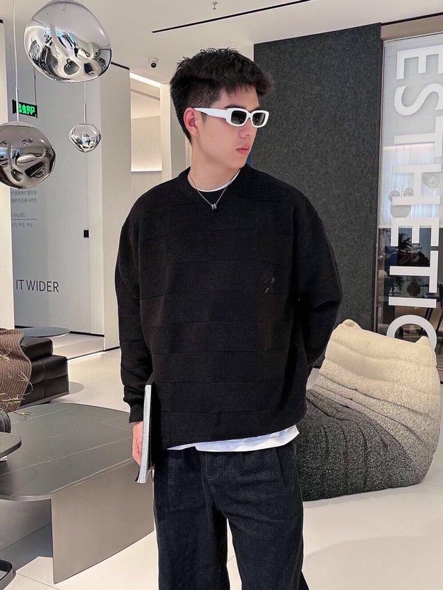 L。V路易威登 24Ss新款针织衫毛衣 Os版型 男女同款 毛料采用7针进口机编织制造 纱线定染 新一季主打的无论颜色，工艺，元素颇为惊艳，高工艺做工 客供进口